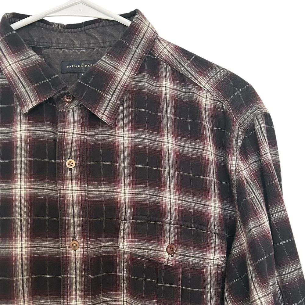 Banana Republic Men’s 16-16.5 Black‎ and Burgundy Plaid Button-Up Shirt